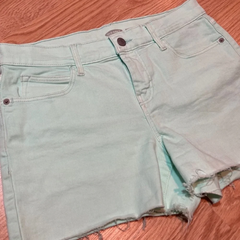 Old Navy Boyfriend shorts 4‎